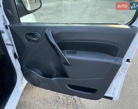 Белый Рено Кенгу, объемом двигателя 1.5 л и пробегом 173 тыс. км за 11600 $, фото 66 на Automoto.ua