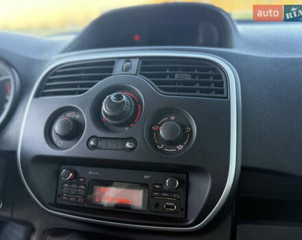 Белый Рено Кенгу, объемом двигателя 1.46 л и пробегом 215 тыс. км за 9800 $, фото 24 на Automoto.ua