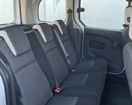 Белый Рено Кенгу, объемом двигателя 1.46 л и пробегом 170 тыс. км за 12700 $, фото 6 на Automoto.ua