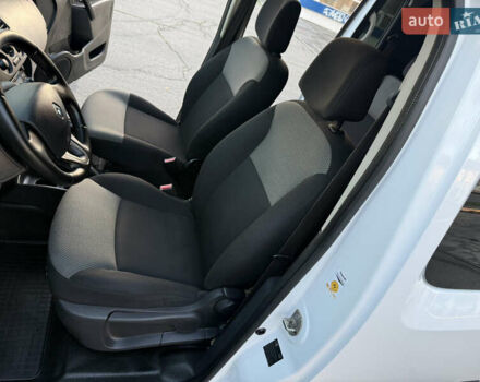 Белый Рено Кенгу, объемом двигателя 1.5 л и пробегом 190 тыс. км за 11799 $, фото 58 на Automoto.ua