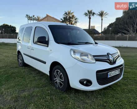 Белый Рено Кенгу, объемом двигателя 1.46 л и пробегом 215 тыс. км за 9800 $, фото 5 на Automoto.ua