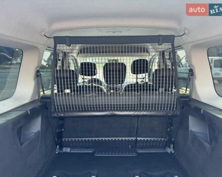 Белый Рено Кенгу, объемом двигателя 1.5 л и пробегом 173 тыс. км за 11600 $, фото 58 на Automoto.ua