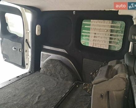 Белый Рено Кенгу, объемом двигателя 1.5 л и пробегом 180 тыс. км за 7200 $, фото 3 на Automoto.ua