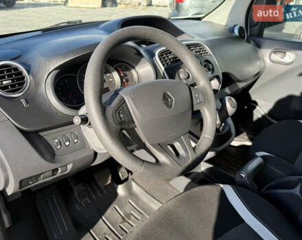 Белый Рено Кенгу, объемом двигателя 1.5 л и пробегом 235 тыс. км за 10900 $, фото 12 на Automoto.ua