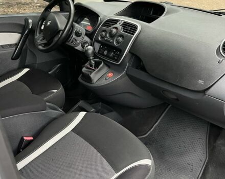 Белый Рено Кенгу, объемом двигателя 0 л и пробегом 250 тыс. км за 9700 $, фото 6 на Automoto.ua