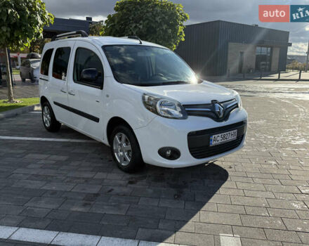Белый Рено Кенгу, объемом двигателя 1.5 л и пробегом 235 тыс. км за 10900 $, фото 6 на Automoto.ua