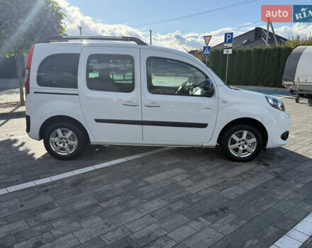 Белый Рено Кенгу, объемом двигателя 1.5 л и пробегом 235 тыс. км за 10900 $, фото 5 на Automoto.ua