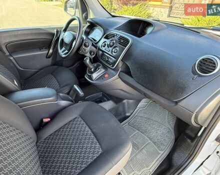 Белый Рено Кенгу, объемом двигателя 1.46 л и пробегом 230 тыс. км за 7300 $, фото 44 на Automoto.ua