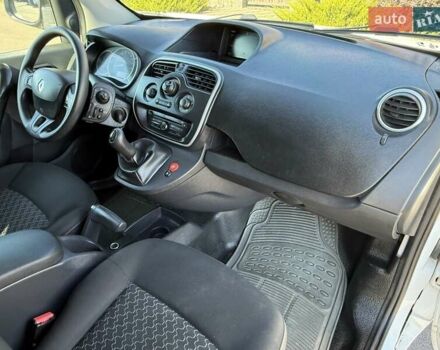 Белый Рено Кенгу, объемом двигателя 1.46 л и пробегом 230 тыс. км за 7300 $, фото 46 на Automoto.ua