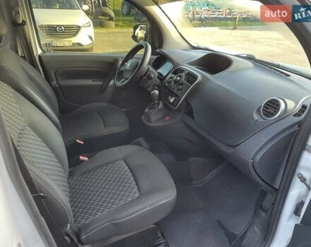 Белый Рено Кенгу, объемом двигателя 1.46 л и пробегом 330 тыс. км за 9500 $, фото 12 на Automoto.ua