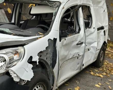 Белый Рено Кенгу, объемом двигателя 1.46 л и пробегом 196 тыс. км за 2800 $, фото 2 на Automoto.ua