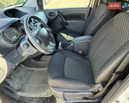 Белый Рено Кенгу, объемом двигателя 1.46 л и пробегом 230 тыс. км за 9499 $, фото 35 на Automoto.ua