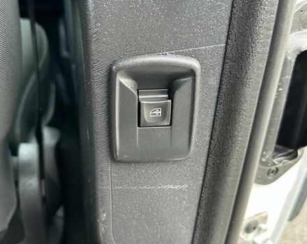 Белый Рено Кенгу, объемом двигателя 1.5 л и пробегом 227 тыс. км за 11700 $, фото 18 на Automoto.ua