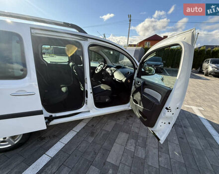 Белый Рено Кенгу, объемом двигателя 1.5 л и пробегом 235 тыс. км за 10900 $, фото 19 на Automoto.ua