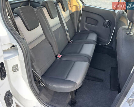 Білий Рено Кєнгу, об'ємом двигуна 1.5 л та пробігом 203 тис. км за 11450 $, фото 19 на Automoto.ua