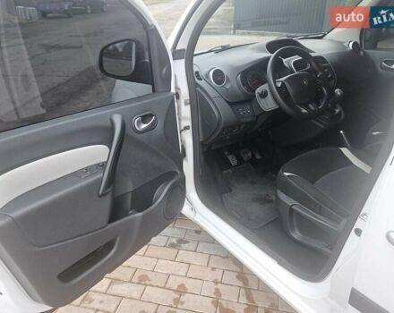 Белый Рено Кенгу, объемом двигателя 1.46 л и пробегом 151 тыс. км за 9999 $, фото 2 на Automoto.ua