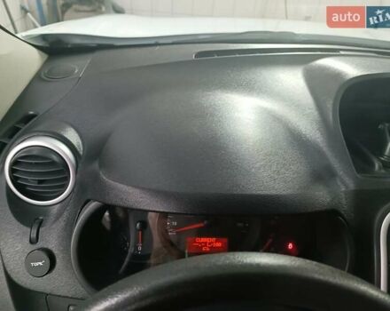 Белый Рено Кенгу, объемом двигателя 1.46 л и пробегом 109 тыс. км за 9700 $, фото 43 на Automoto.ua