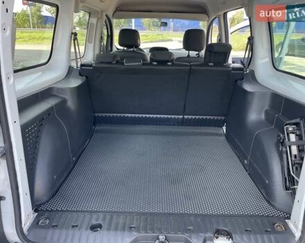 Белый Рено Кенгу, объемом двигателя 0 л и пробегом 75 тыс. км за 8800 $, фото 33 на Automoto.ua