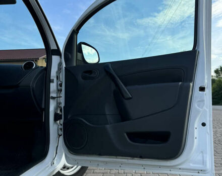 Белый Рено Кенгу, объемом двигателя 1.5 л и пробегом 211 тыс. км за 9000 $, фото 29 на Automoto.ua