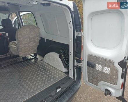 Білий Рено Кєнгу, об'ємом двигуна 1.5 л та пробігом 250 тис. км за 9700 $, фото 6 на Automoto.ua