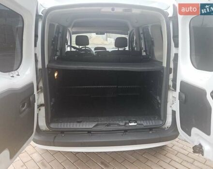 Белый Рено Кенгу, объемом двигателя 1.46 л и пробегом 151 тыс. км за 9999 $, фото 16 на Automoto.ua