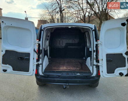 Белый Рено Кенгу, объемом двигателя 1.5 л и пробегом 252 тыс. км за 7400 $, фото 16 на Automoto.ua