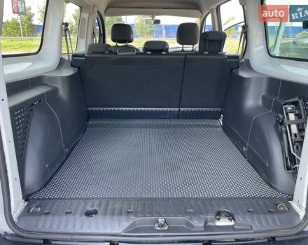 Белый Рено Кенгу, объемом двигателя 0 л и пробегом 75 тыс. км за 8800 $, фото 31 на Automoto.ua