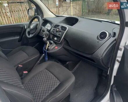 Белый Рено Кенгу, объемом двигателя 1.5 л и пробегом 70 тыс. км за 10650 $, фото 13 на Automoto.ua