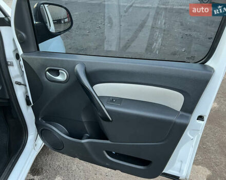Белый Рено Кенгу, объемом двигателя 1.5 л и пробегом 263 тыс. км за 8950 $, фото 18 на Automoto.ua
