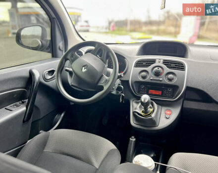 Белый Рено Кенгу, объемом двигателя 1.46 л и пробегом 189 тыс. км за 12200 $, фото 2 на Automoto.ua