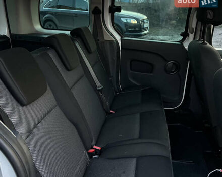 Белый Рено Кенгу, объемом двигателя 1.5 л и пробегом 263 тыс. км за 8950 $, фото 19 на Automoto.ua