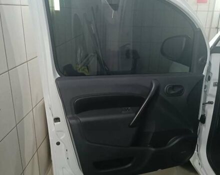 Белый Рено Кенгу, объемом двигателя 1.46 л и пробегом 109 тыс. км за 9700 $, фото 32 на Automoto.ua