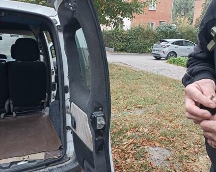 Білий Рено Кєнгу, об'ємом двигуна 1.46 л та пробігом 215 тис. км за 10000 $, фото 2 на Automoto.ua