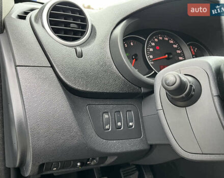 Білий Рено Кєнгу, об'ємом двигуна 1.5 л та пробігом 180 тис. км за 13700 $, фото 27 на Automoto.ua