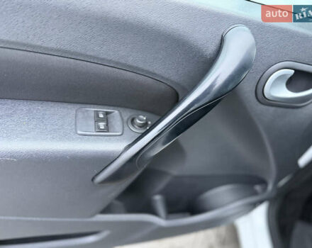 Белый Рено Кенгу, объемом двигателя 1.46 л и пробегом 201 тыс. км за 12700 $, фото 44 на Automoto.ua