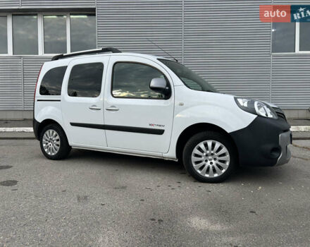 Рено Кенгу 2017 в Киеве на Automoto.ua Белый Рено Кенгу, объемом двигателя 1.5 л и пробегом 228 тыс. км за 12500 $, фото 6 на Automoto.ua
