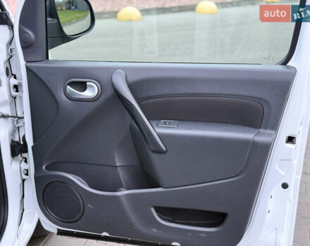 Белый Рено Кенгу, объемом двигателя 1.46 л и пробегом 201 тыс. км за 12700 $, фото 37 на Automoto.ua