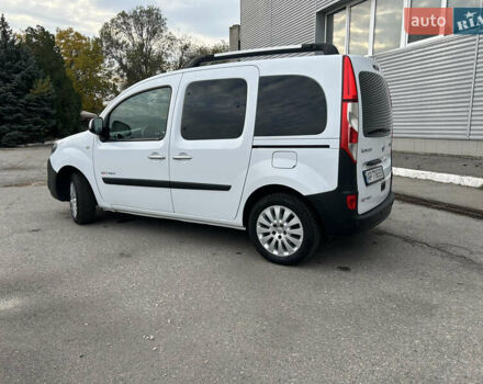 Рено Кенгу 2017 в Киеве на Automoto.ua Белый Рено Кенгу, объемом двигателя 1.5 л и пробегом 228 тыс. км за 12500 $, фото 2 на Automoto.ua