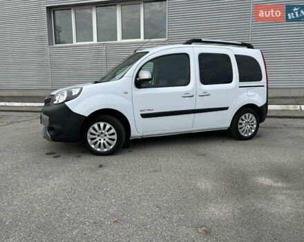 Рено Кенгу 2017 в Киеве на Automoto.ua Белый Рено Кенгу, объемом двигателя 1.5 л и пробегом 228 тыс. км за 12500 $, фото 1 на Automoto.ua