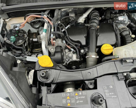 Білий Рено Кєнгу, об'ємом двигуна 1.5 л та пробігом 180 тис. км за 13700 $, фото 29 на Automoto.ua