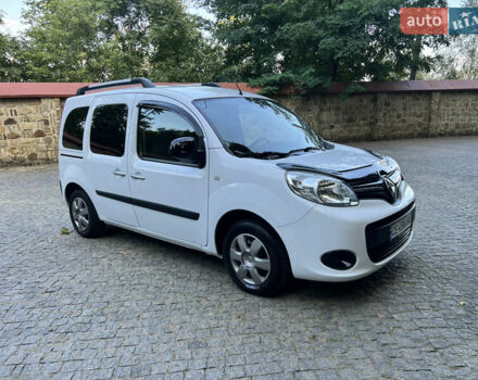 Белый Рено Кенгу, объемом двигателя 1.5 л и пробегом 189 тыс. км за 12350 $, фото 5 на Automoto.ua