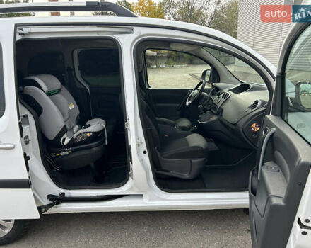 Рено Кенгу 2017 в Киеве на Automoto.ua Белый Рено Кенгу, объемом двигателя 1.5 л и пробегом 228 тыс. км за 12500 $, фото 18 на Automoto.ua