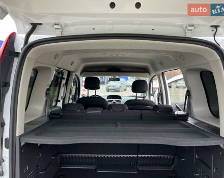 Білий Рено Кєнгу, об'ємом двигуна 1.5 л та пробігом 180 тис. км за 13700 $, фото 22 на Automoto.ua