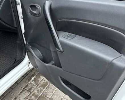 Белый Рено Кенгу, объемом двигателя 1.5 л и пробегом 199 тыс. км за 9999 $, фото 15 на Automoto.ua