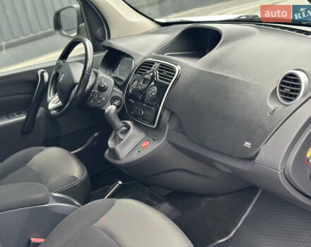 Белый Рено Кенгу, объемом двигателя 1.5 л и пробегом 240 тыс. км за 12700 $, фото 25 на Automoto.ua