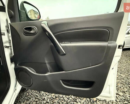 Белый Рено Кенгу, объемом двигателя 1.46 л и пробегом 131 тыс. км за 11900 $, фото 23 на Automoto.ua