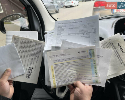 Білий Рено Кєнгу, об'ємом двигуна 1.5 л та пробігом 180 тис. км за 13700 $, фото 31 на Automoto.ua