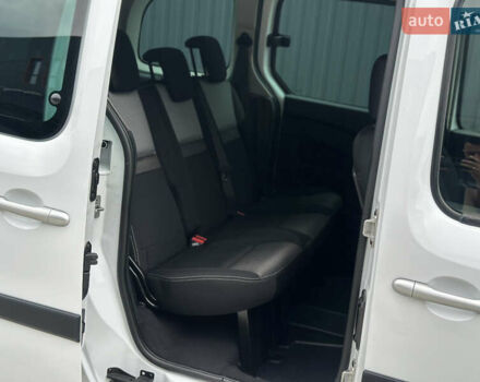 Белый Рено Кенгу, объемом двигателя 1.5 л и пробегом 240 тыс. км за 12700 $, фото 27 на Automoto.ua