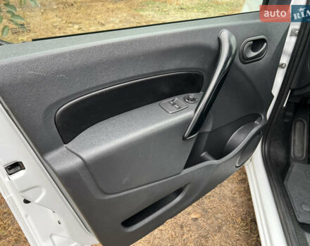 Білий Рено Кєнгу, об'ємом двигуна 1.5 л та пробігом 125 тис. км за 13499 $, фото 37 на Automoto.ua