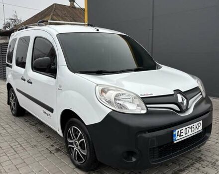 Белый Рено Кенгу, объемом двигателя 1.5 л и пробегом 199 тыс. км за 9999 $, фото 3 на Automoto.ua